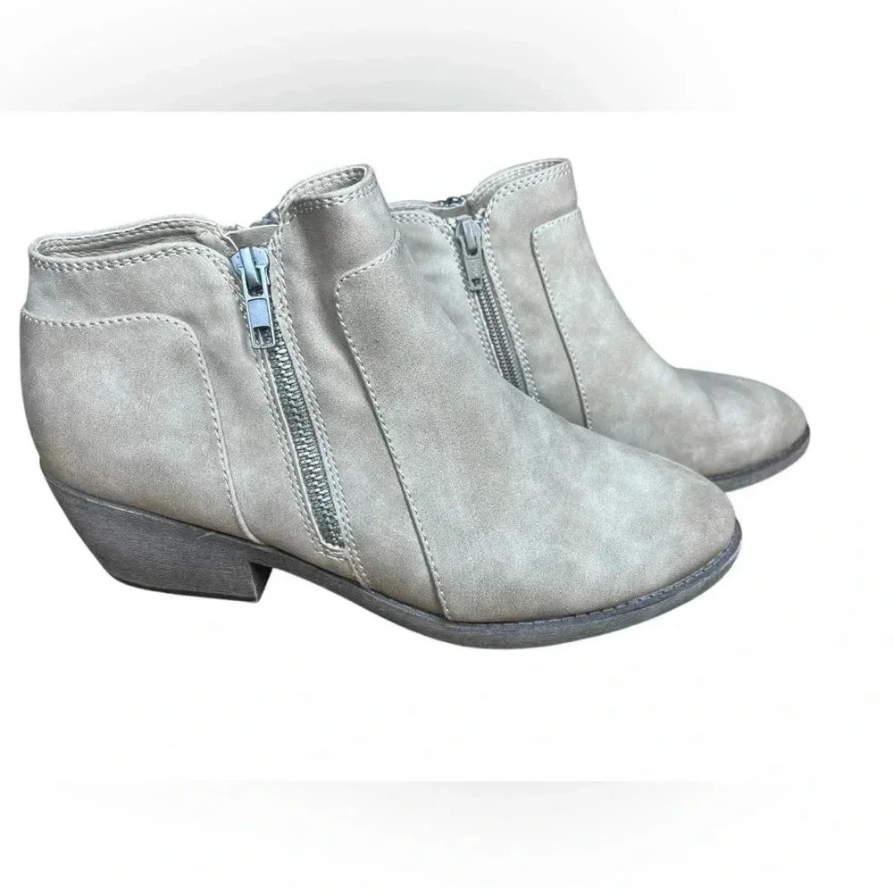 Maurice’s sz 8 ankle boots booties grey